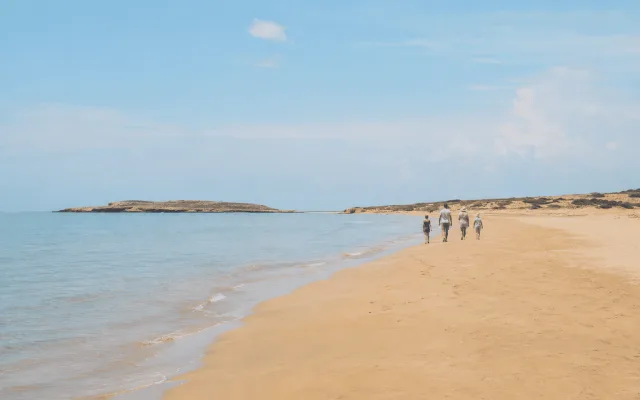 Familie am FKK-Strand