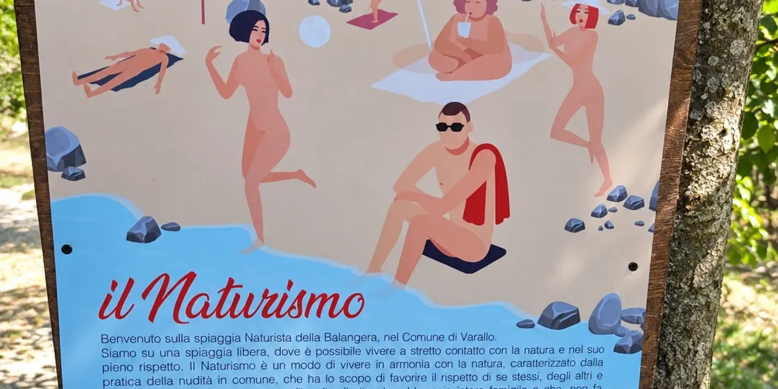 Accesso alla spiaggia nudista di Balanghera a Varallo in Piemonte